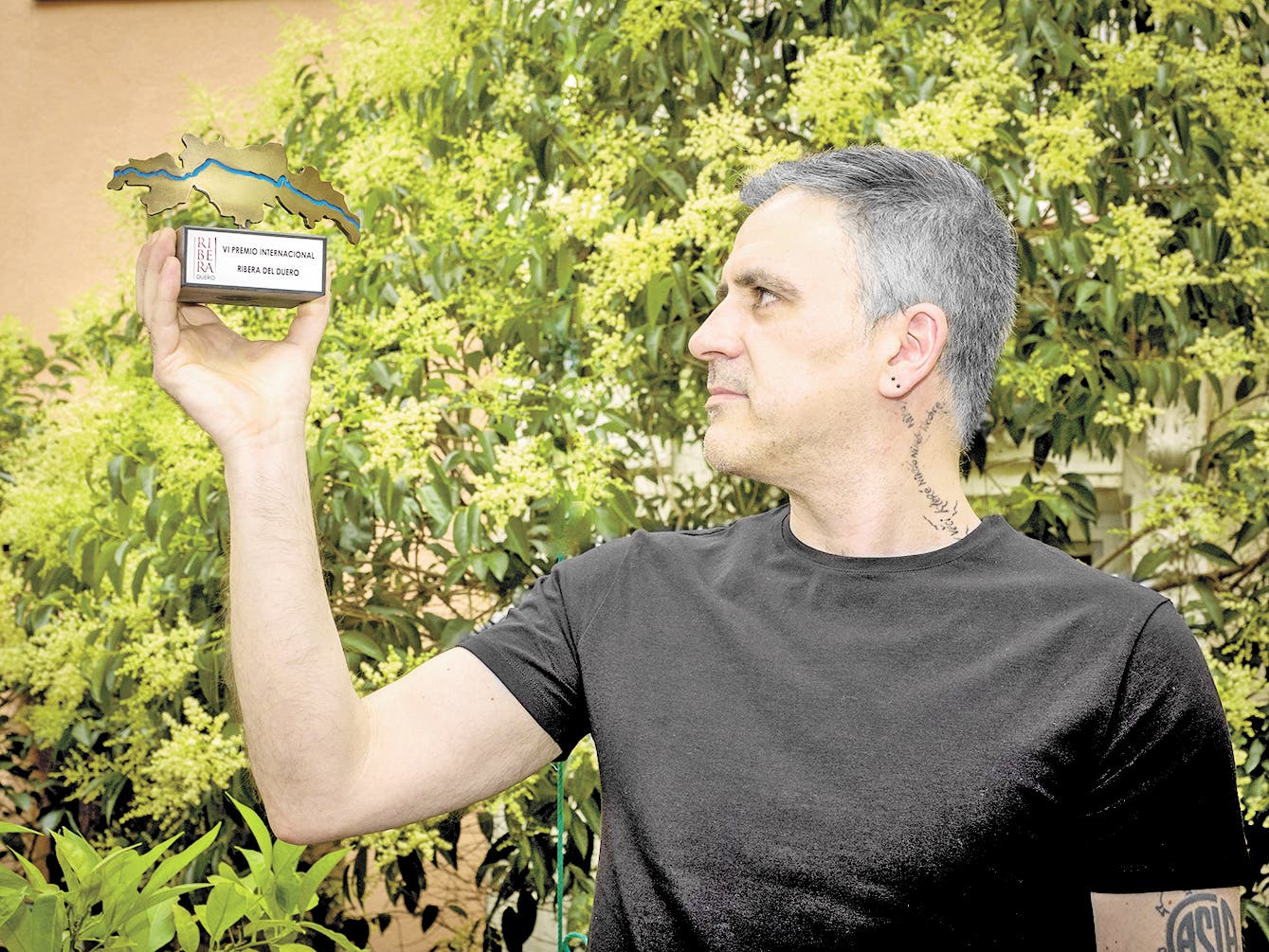Marcelo Luján obtuvo el premio Ribera del Duero por los relatos de “La claridad”.