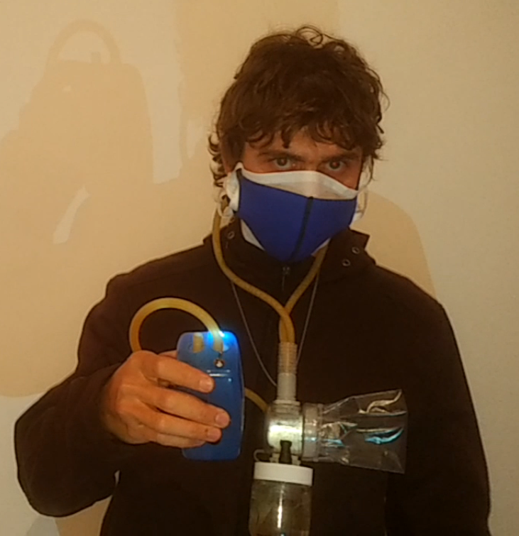 El “respirador de aire limpio personal” que inventó este ingeniero de Bariloche. Foto: gentileza