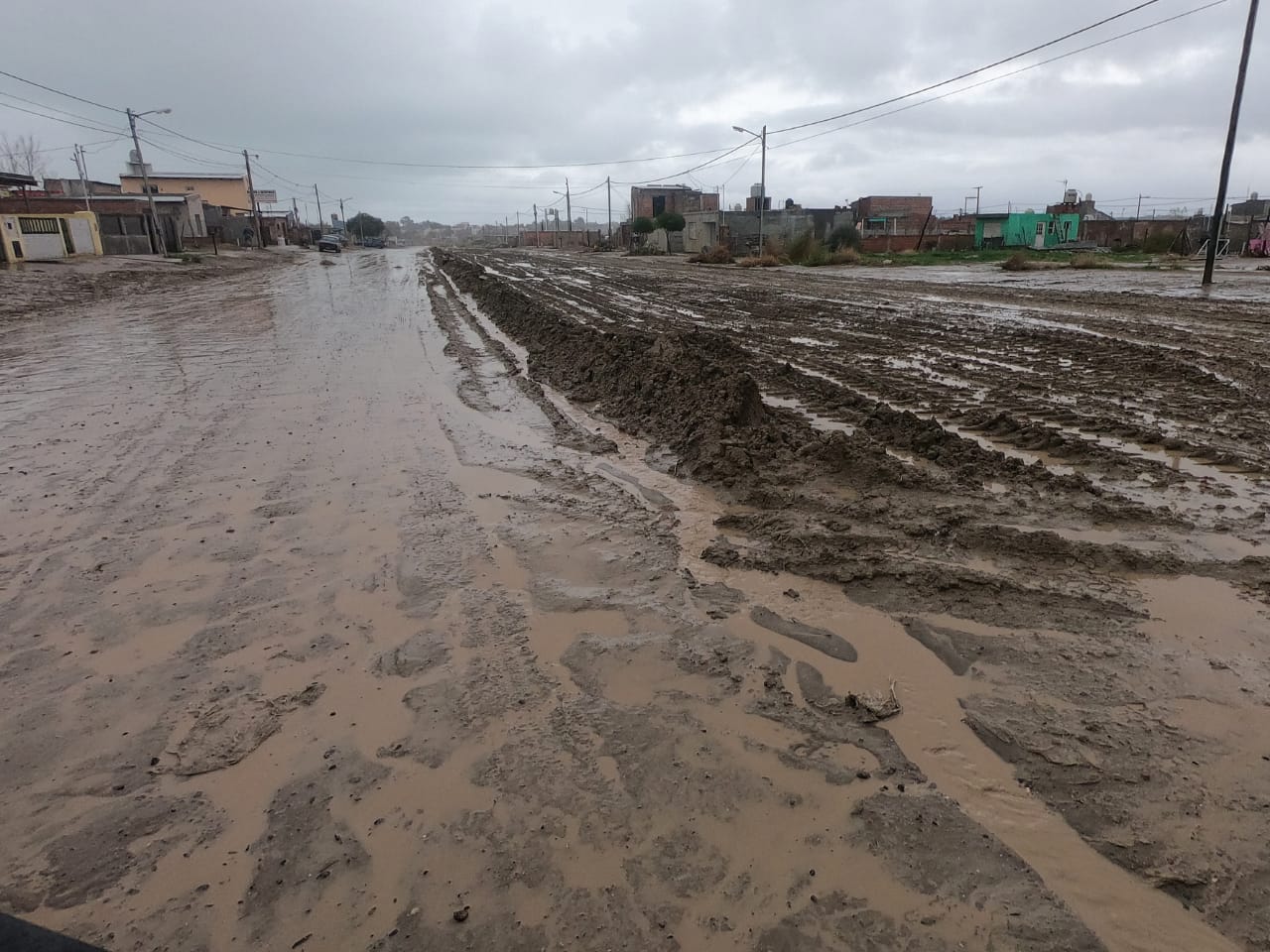 Las intensas lluvias dejaron varias calles intransitables en SAO (foto: Martín Brunella)