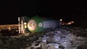 Un camión cargado con gas volcó en la Ruta 46 en Neuquén