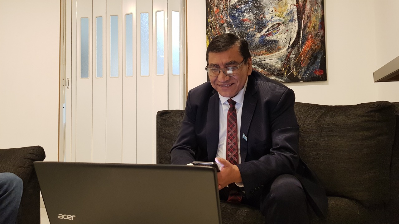 El intendente de Cutral Co, José Rioseco durante la videoconferencia. Foto: Gentileza