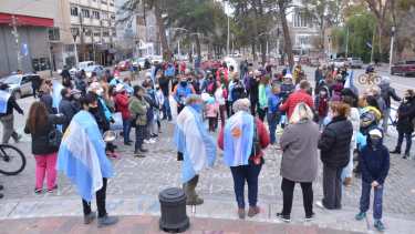 El "banderazo" se realizó el jueves pasado, Día de la Independencia. (Archivo Yamil Regules).-