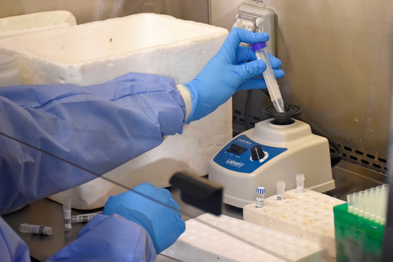 El Laboratorio que más cantidad de muestras analiza es el Central, que depende del ministerio de Salud. Foto Florencia Salto.