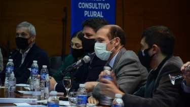 El gobernador le encomendó hacer el canje al ministro de Economía, Guillermo Pons. Foto: archivo Yamil Regules.