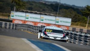 Rossi tuvo un estreno complicado en el Stock Car