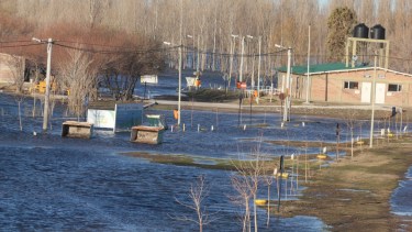 Los caudales de los ríos Limay y Neuquén seguirán hasta los primeros días de agosto. Foto: Oscar Livera.