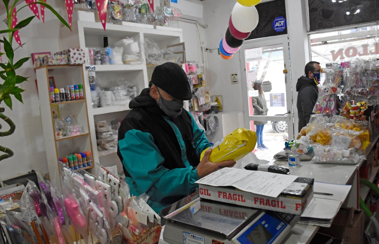 Algunos comercios locales son punto de entrega, “pickit”, para las compras digitales.  Foto: Florencia Salto.
