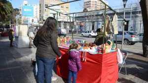 La Feria de Artesanos regresó hoy a su tradicional espacio en Neuquén
