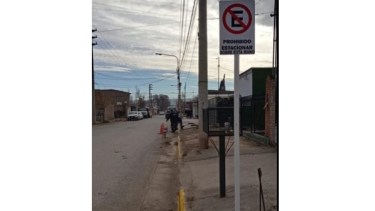 Entró en vigencia la prohibición de estacionamiento sobre la margen este de la calle Yapeyú Sur. (Foto gentileza)