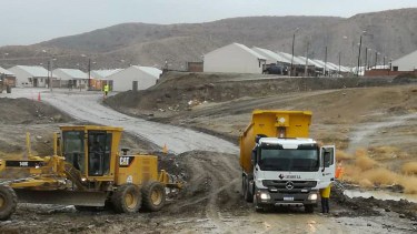 En el sector Las Vertientes de Chos Malal hubo que restablecer la conexión vial tras las intensas lluvias. Foto: gentileza.