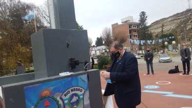 Autoridades municipales participaron del acto protocolar por el 9 de julio. (Foto Néstor Salas)