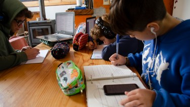 Nación elaboró un protocolo para la vuelta a clases que se usará como referencia para el neuquinos. (Archivo Patricio Rodríuez).-