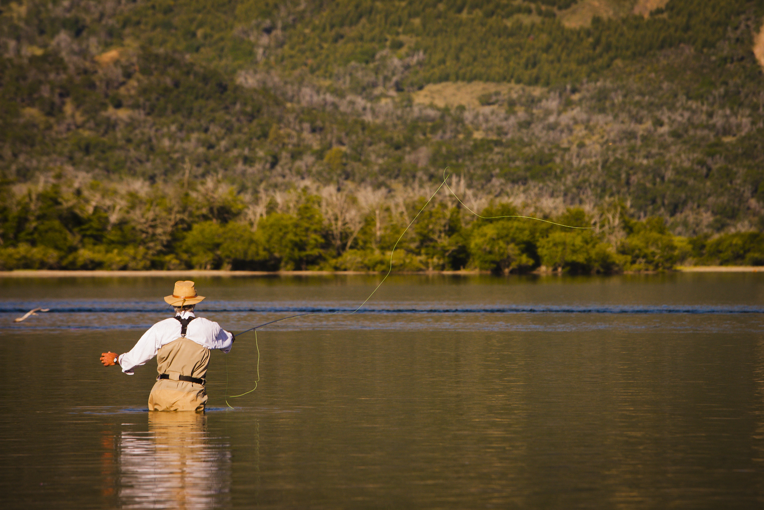 Pesca con mosca en el lago Meliquina. Foto: Patricio Rodríguez 