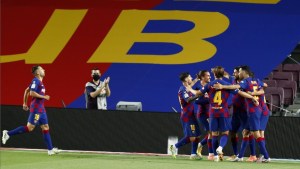 Barcelona ganó con lo justo, sigue vivo en la Liga y mandó a la B al Espanyol