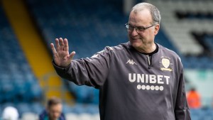 El Leeds de Bielsa ganó 5 a 0 y está más cerca de la Premier League