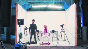 Eduardo Cabra mató a «Visitante» y se lanzó como solista