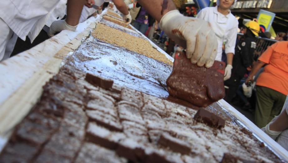Esperan que la situación sanitaria permita la realización de la barra de chocolate gigante. Foto: archivo