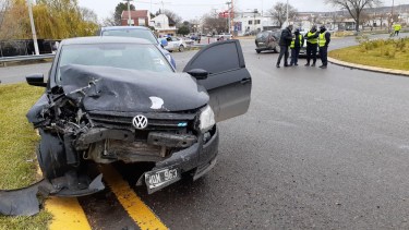 Los tres vehículos quedaron detenidos sobre la ruta en el acceso a la rotonda de Regina. (Foto Pablo Accinelli)