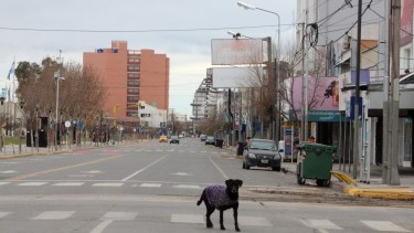 Poca gente en la calle. Desde el municipio informaron que las restricciones a circular el domingo tuvieron un gran acatamiento. 
