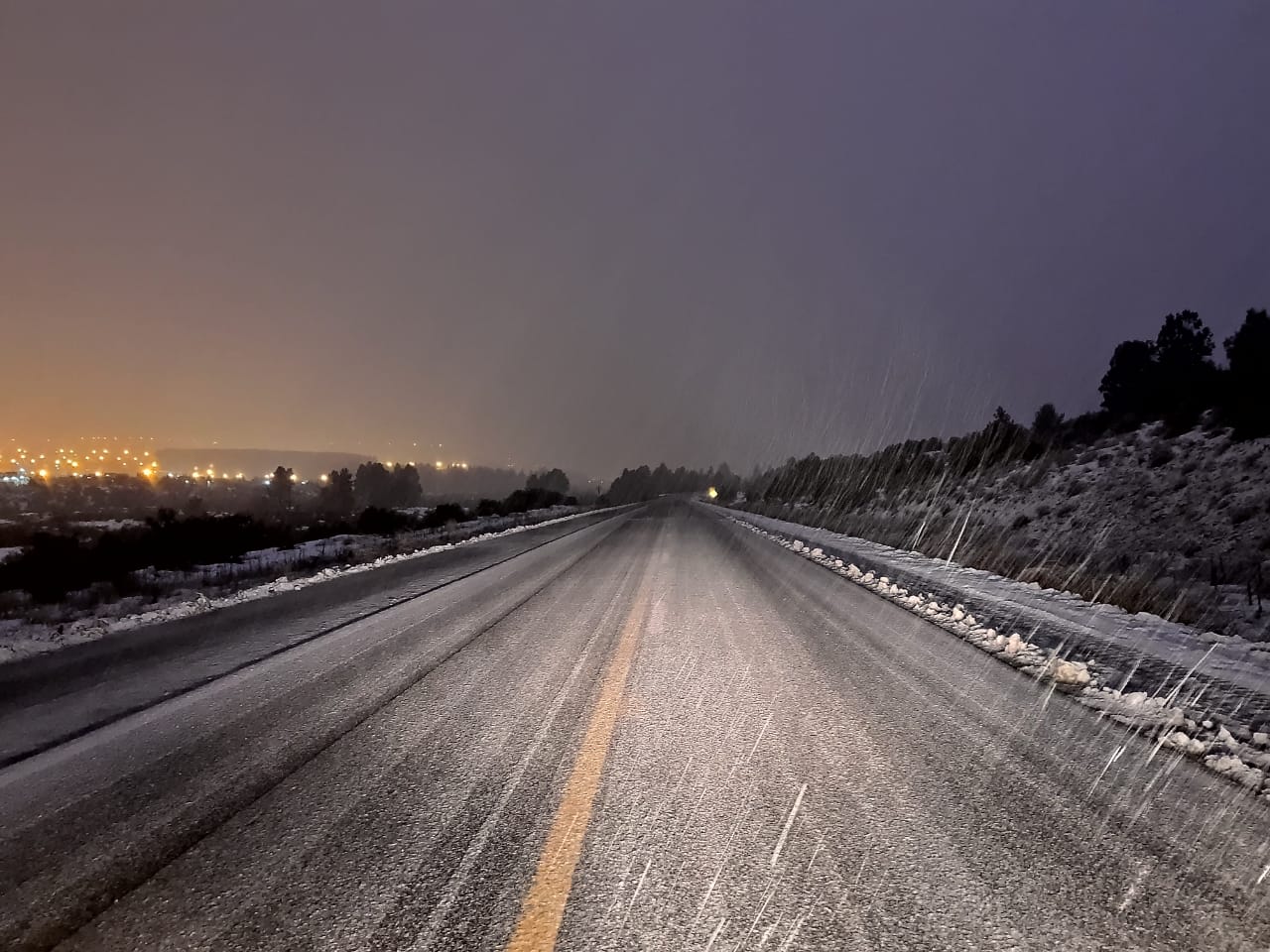 Precaución al transitar por la circunvalación de Bariloche ya que se registran nevadas. Gentileza Vialidad Nacional