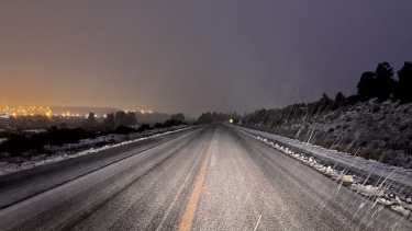 Precaución al transitar por la circunvalación de Bariloche ya que se registran nevadas. Gentileza Vialidad Nacional