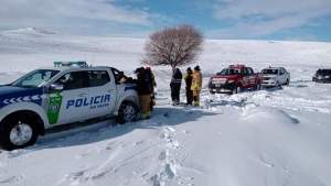 El rescate de cuatro pobladores varados en Comallo llevó 14 horas