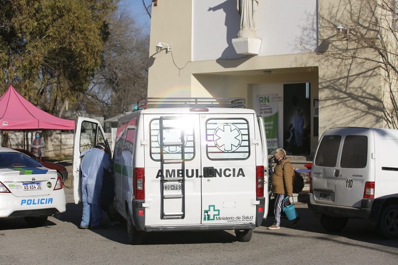 El personal del hospital monitorea permanentemente la cantidad de casos. Foto: Juan Thomes.-