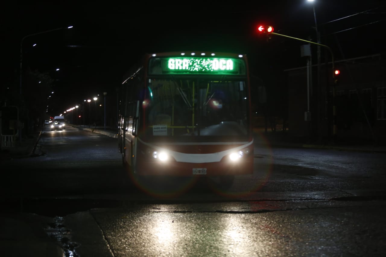 La buena noticia del día: el servicio de transporte público volvió a Roca. (foto: Juan Thomes)