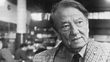 Enrique Cadícamo en sus 99 años de vida escribió 1.200 letras de tango, editó libros de poesía y publicó una novela.