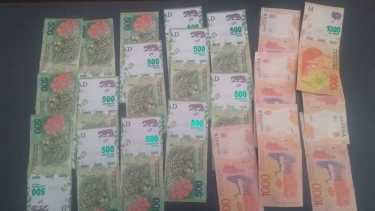 Muchos de los billetes secuestrados tenían la misma serie. El sujeto de 27 fue notificado del inicio de una causa por estafa. (foto: gentileza)