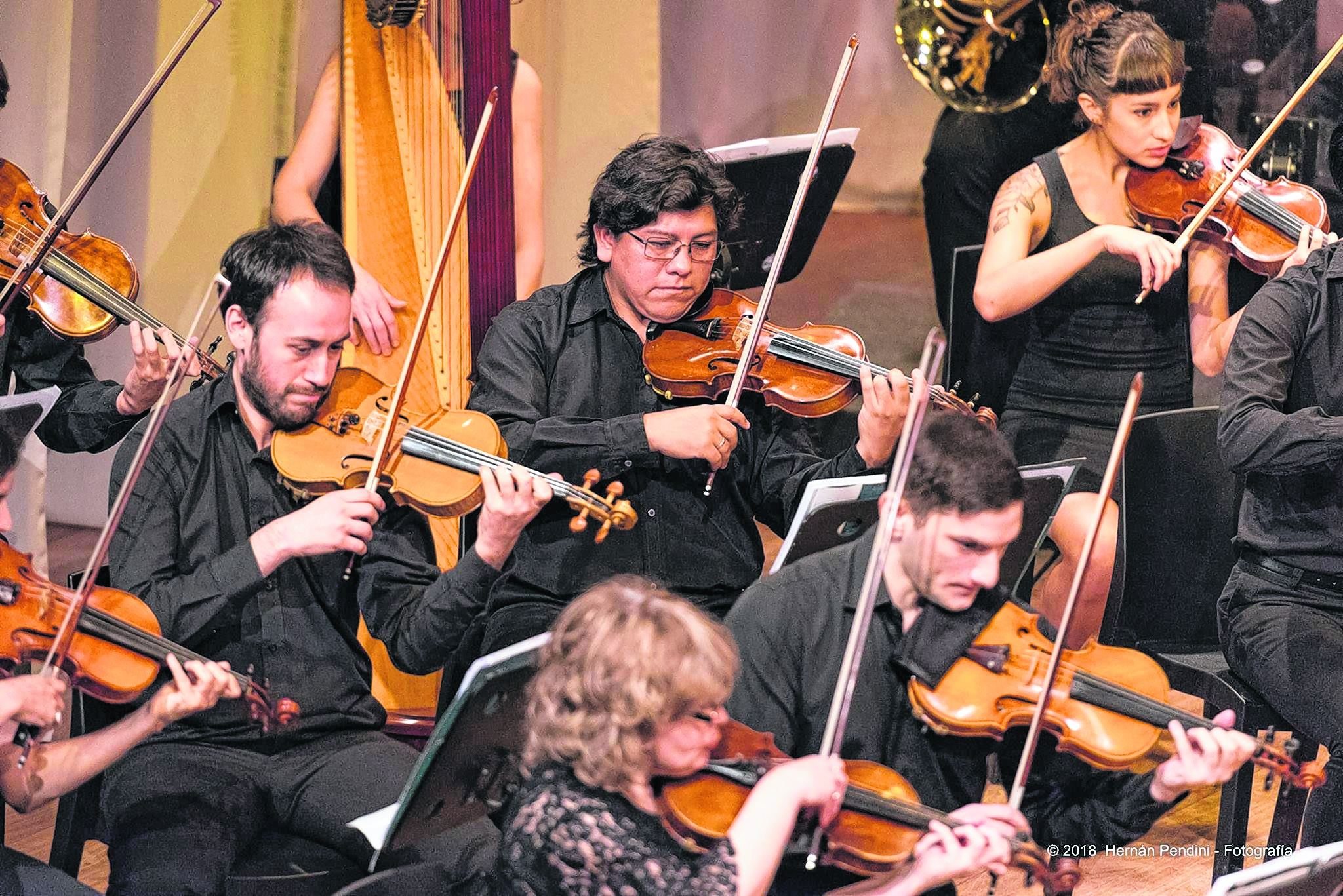 La Orquesta Sinfónica de la Provincia de Río Negro interpreta obras de Mozart y Brahms.