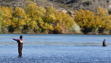 Hasta el uno de noviembre está cerrada la práctica de pesca en las aguas del río Negro. (Foto archivo)