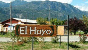 El intendente de El Hoyo, Pol Huisman, por resolución prohibió hacer fuego y fumar en áreas boscosas. Archivo