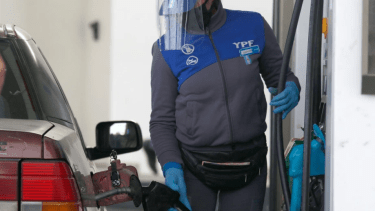 Por ahora la suba es en YPF, pero no se descarta en otras marcas. (Foto: archivo)