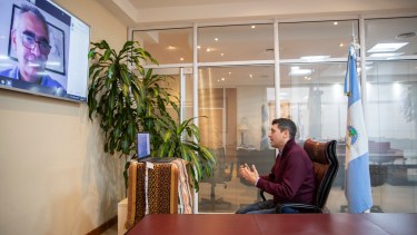 El acuerdo se suscribió con firma digital mediante una reunión virtual, a través de una plataforma de videoconferencia. (Prensa Legislatura de Neuquén)