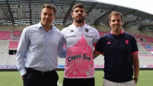 Kremer fue presentado en el Stade Francais