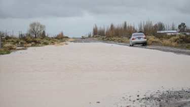 En la ciudad y en la provincia se tuvo que trabajar para manejar la emergencia que trajo el agua. Foto: Yamil Regules.