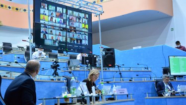 “Una cosa es ser gobierno” y “otra muy distinta es gobernar”, resaltó la presidenta de la bancada opositora, María Eugenia Martini. Foto: Marcelo Ochoa.