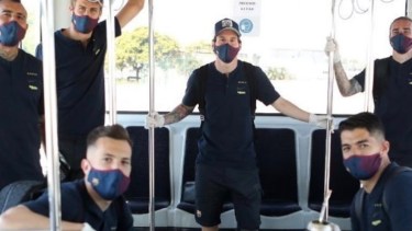 Messi y sus compañeros jugarán por los octavos de final de la Champions ante Napoli.