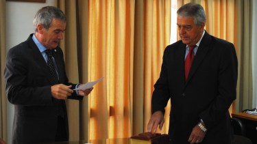 Evaldo Moya (izq.) se queda, Oscar Massei se va. El 1 de agosto cambia la conducción en el Tribunal Superior de Neuquén.