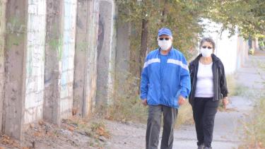 En Neuquén, las salidas siguen siendo por horarios y franjas etarias.