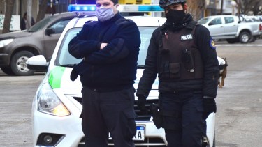 La policía de Río Negro realiza rastrillajes para dar con Infante, evadido de la comisaría Huergo. (Foto Néstor Salas)