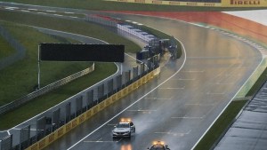 La Fórmula 1 está en boxes por la lluvia