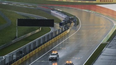 La Fórmula 1 está en boxes por la lluvia