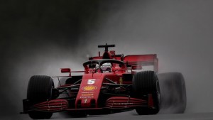 Las Ferrari abandonaron después de un choque en Austria