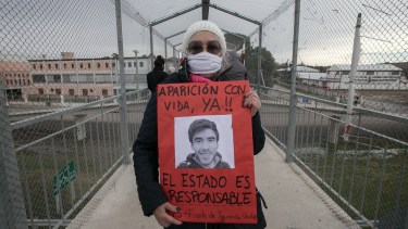 En Viedma el reclamo fue encabezado por los familiares de las víctimas del terrorismo de Estado. Foto: Pablo Leguizamón.