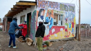 El arte abre una puerta solidaria: 43 artistas unidos para ayudar a merenderos