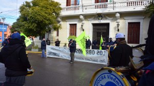 Uocra protestó por las calles de Viedma en reclamo de fuentes laborales