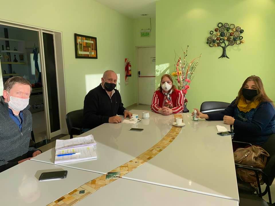 El Ministro de Salud Fabian Zgaib visitó la semana pasada la localidad. Se reunió con la intendenta Mabel Yahuar, la legisladora Soraya Yahuar y el director del hospital Fernando Albizúa. (Foto: gentileza)