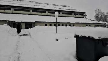 El polideportivo Municipal, también cubierto de nieve. (Foto: gentileza)